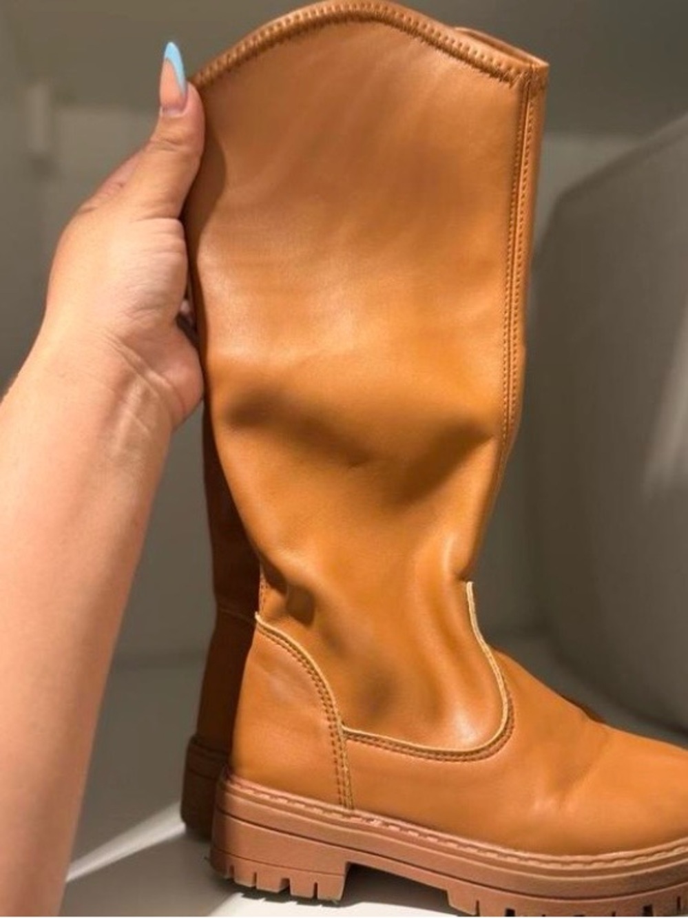 Girls Tan  Knee Boot - Stylish Everyday Riding Boot. Beautiful color, great cond